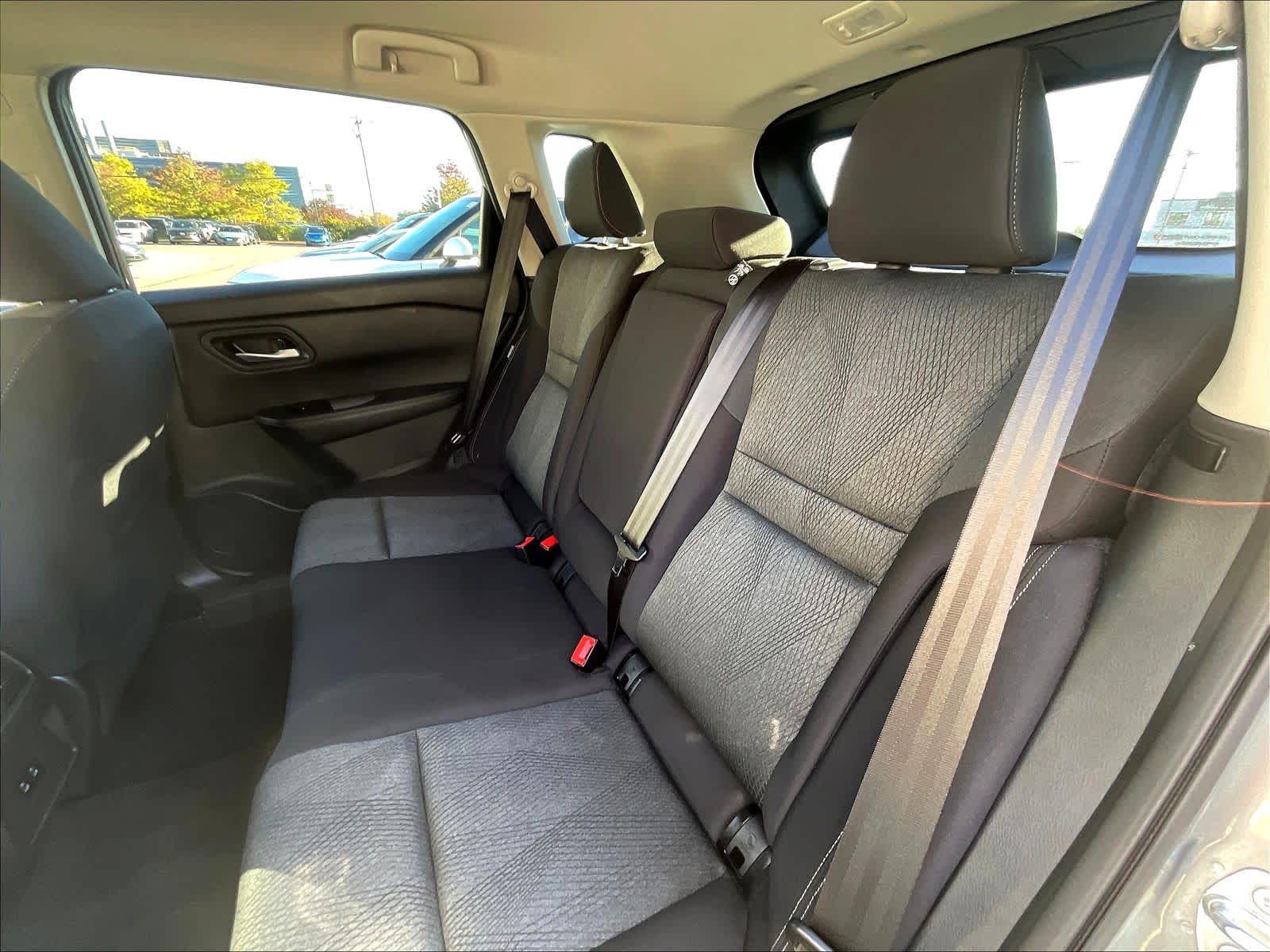 2024 Nissan Rogue SV - Photo 15