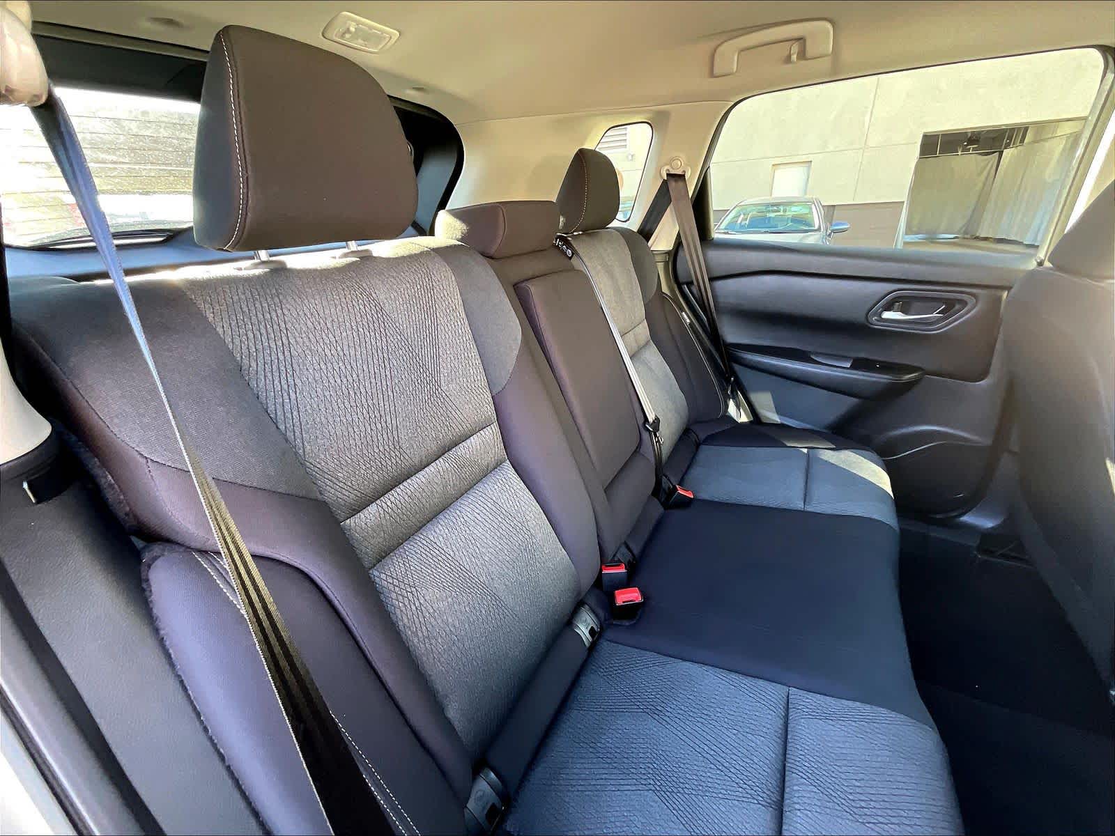 2024 Nissan Rogue SV - Photo 16