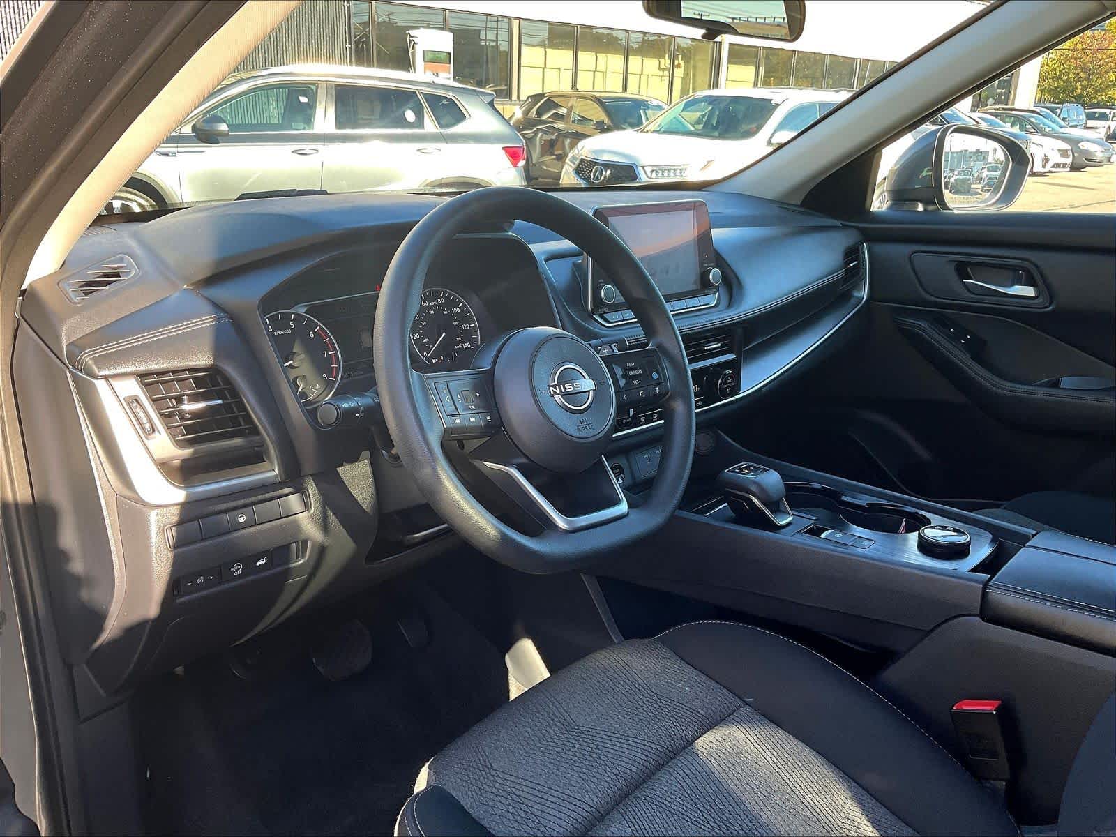 2024 Nissan Rogue SV - Photo 8