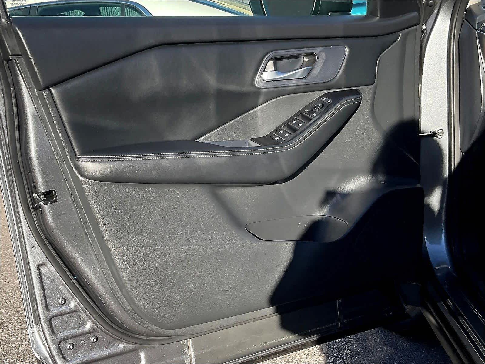 2024 Nissan Rogue SV - Photo 9