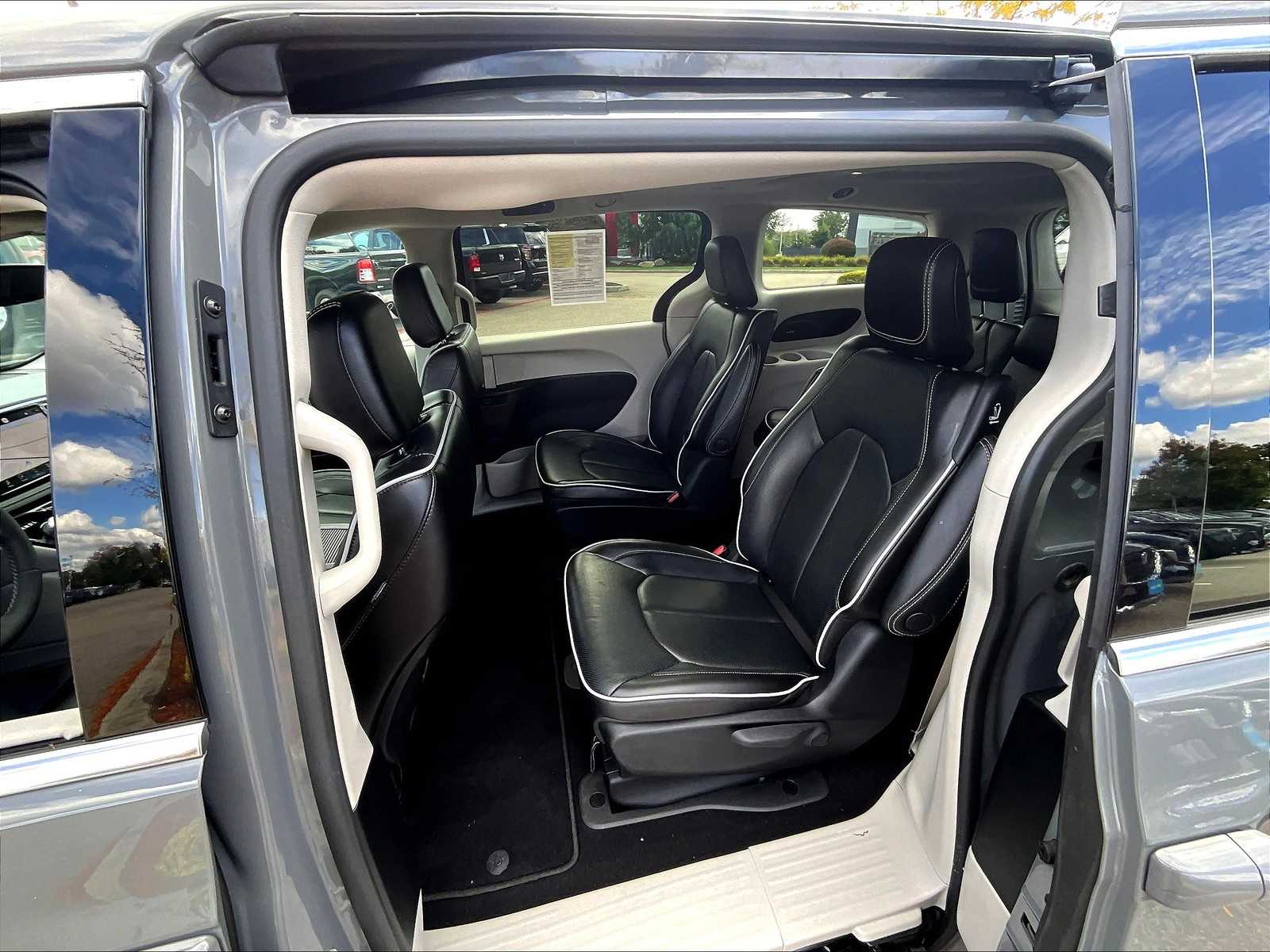 2023 Chrysler Pacifica Hybrid Limited - Photo 15
