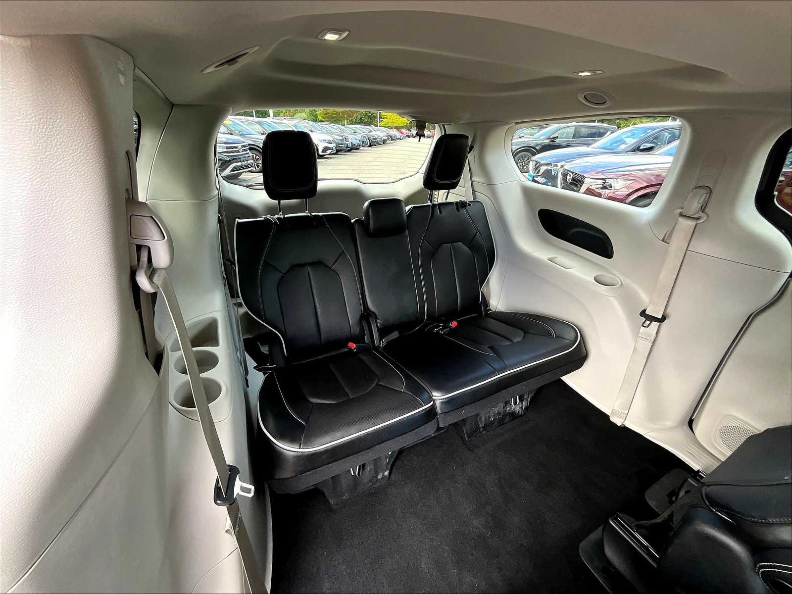 2023 Chrysler Pacifica Hybrid Limited - Photo 17