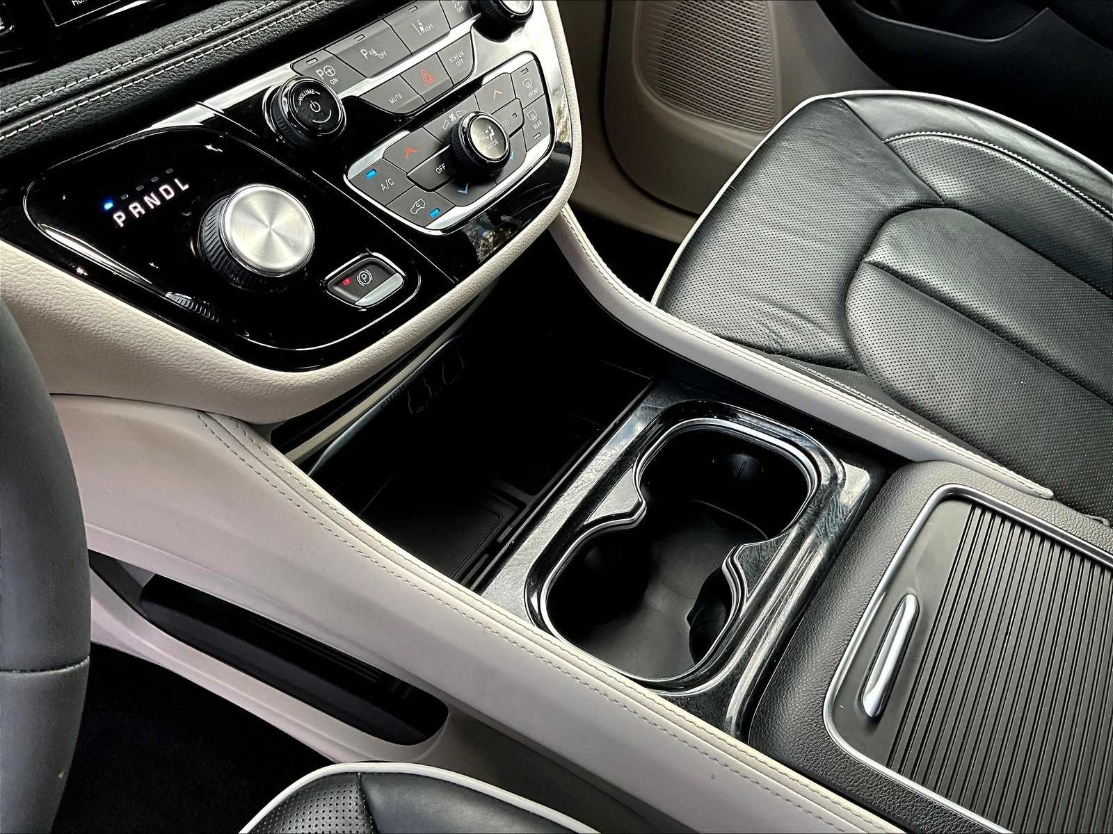 2023 Chrysler Pacifica Hybrid Limited - Photo 21