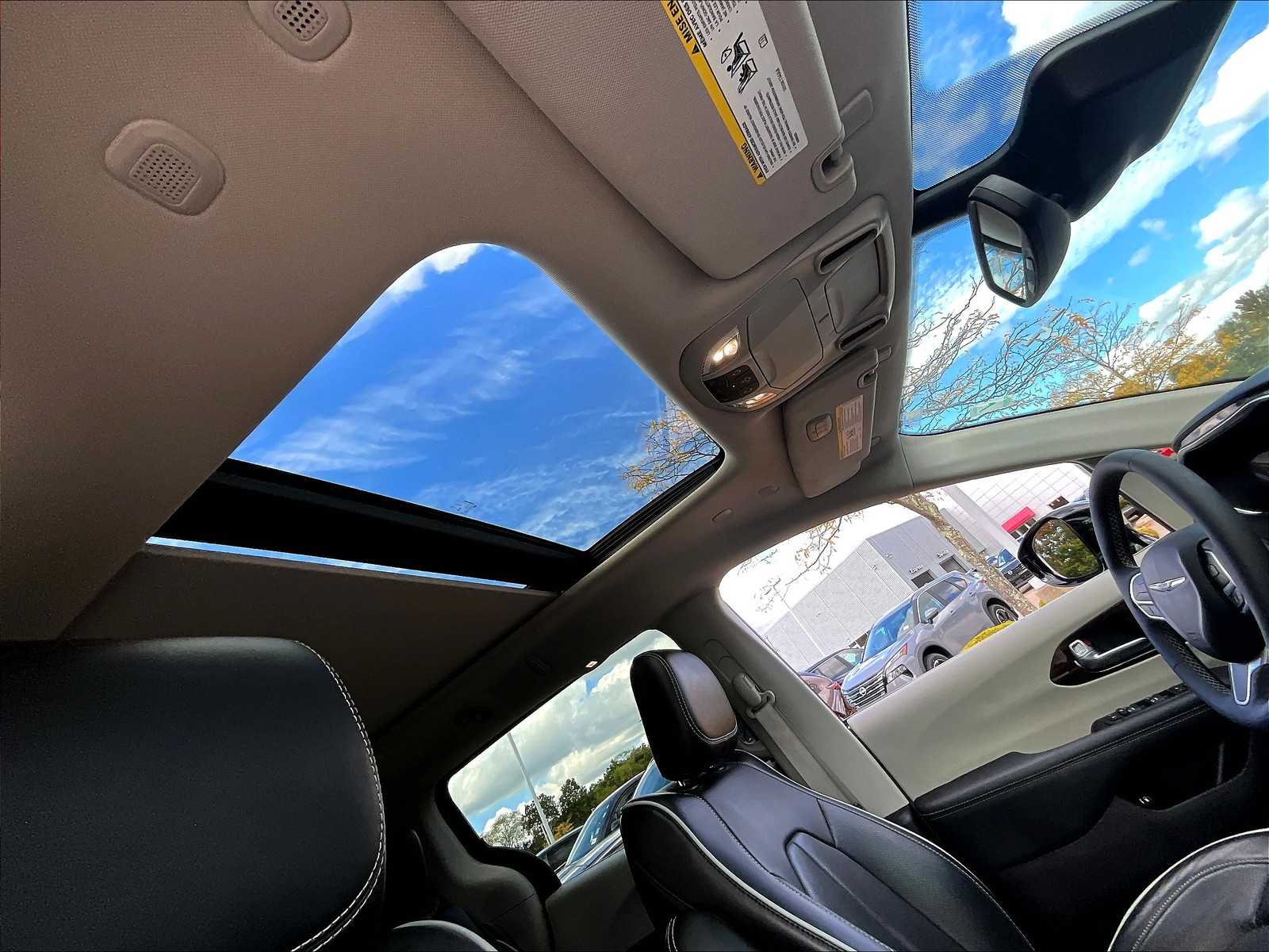 2023 Chrysler Pacifica Hybrid Limited - Photo 23