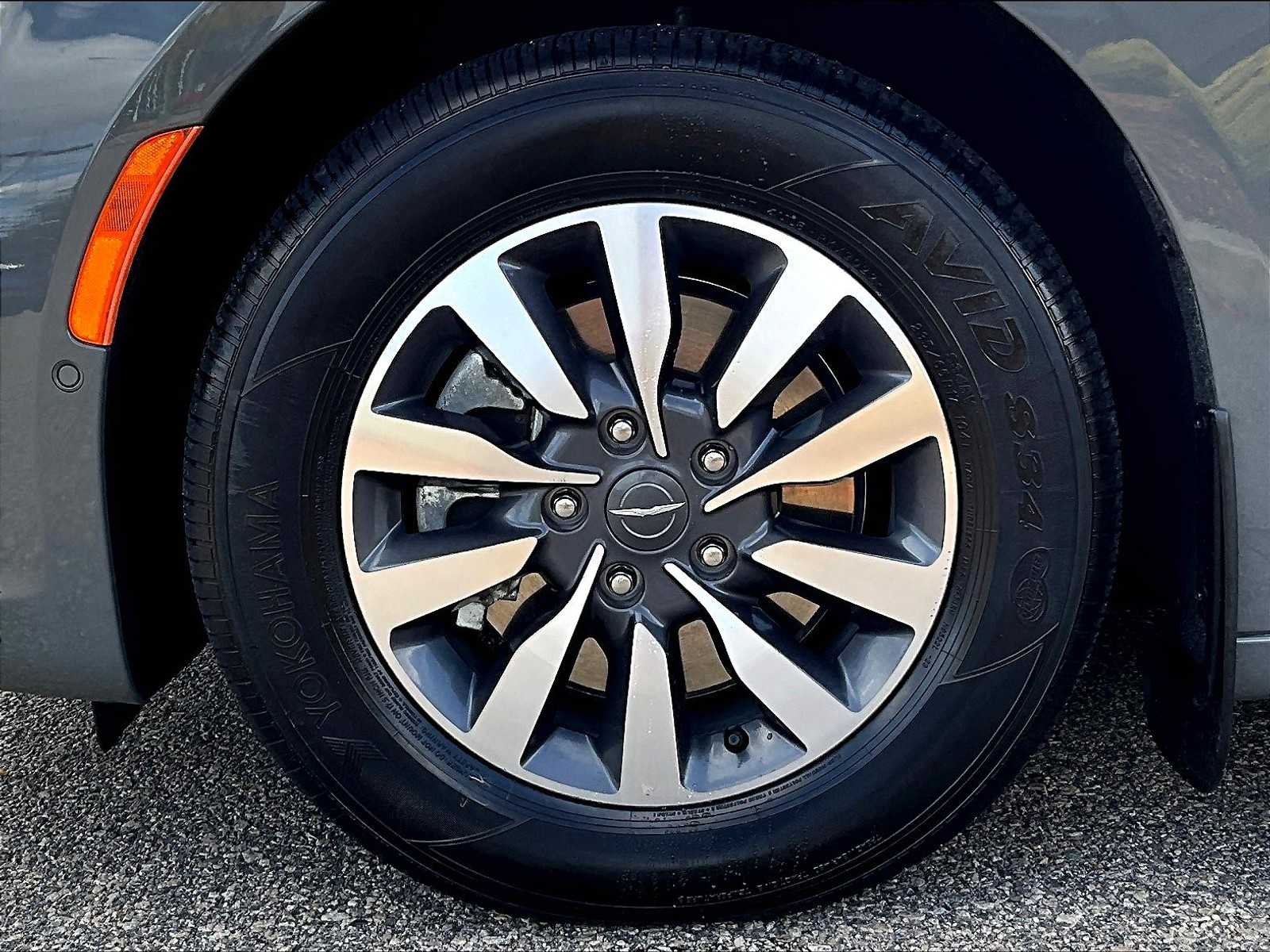 2023 Chrysler Pacifica Hybrid Limited - Photo 7