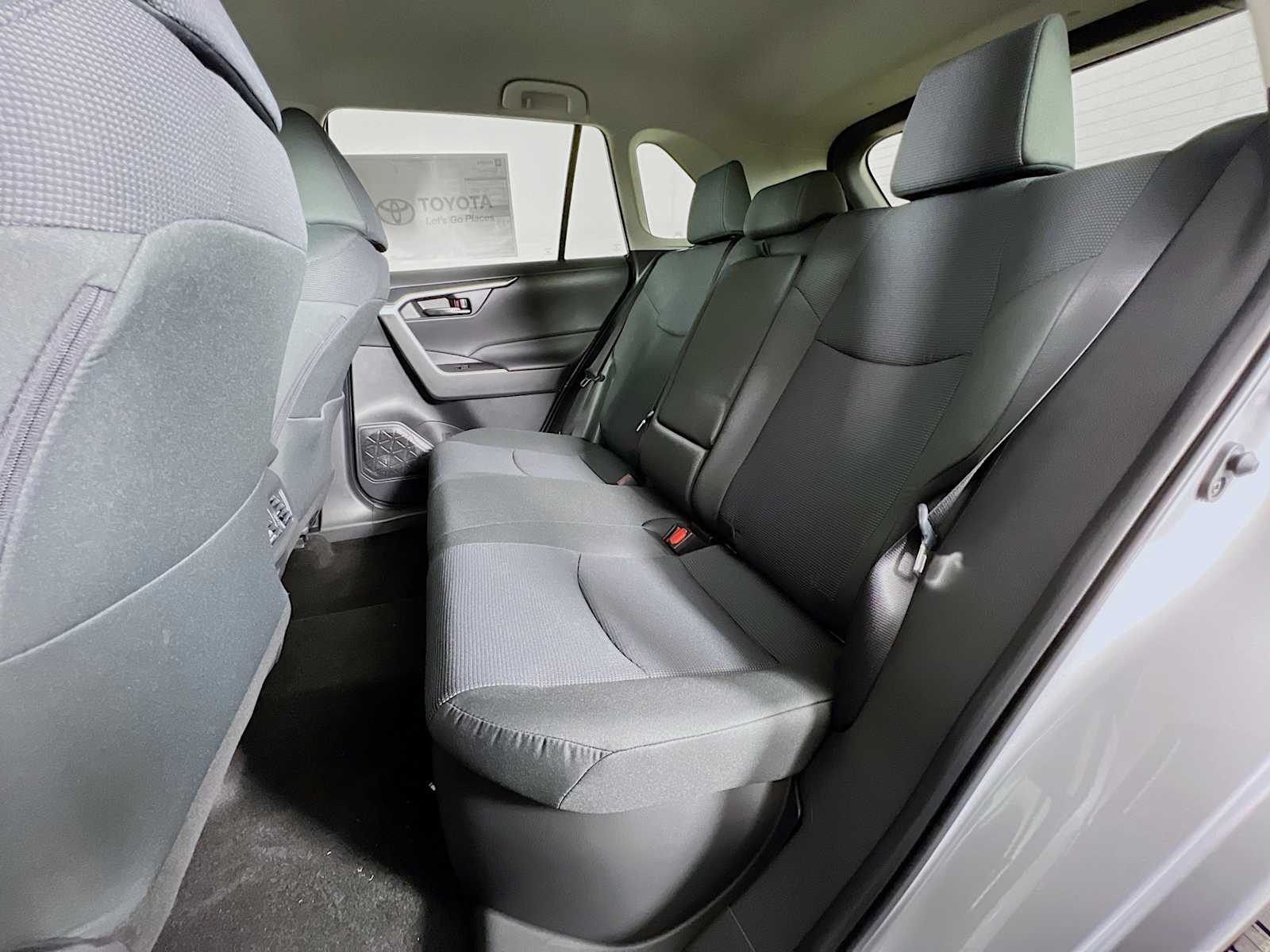 2025 Toyota RAV4 Hybrid LE - Photo 13
