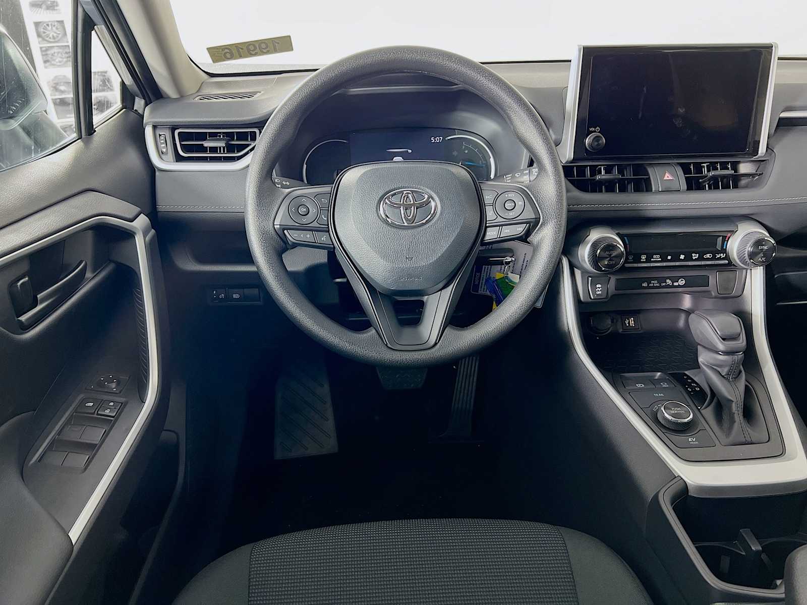 2025 Toyota RAV4 Hybrid LE - Photo 15