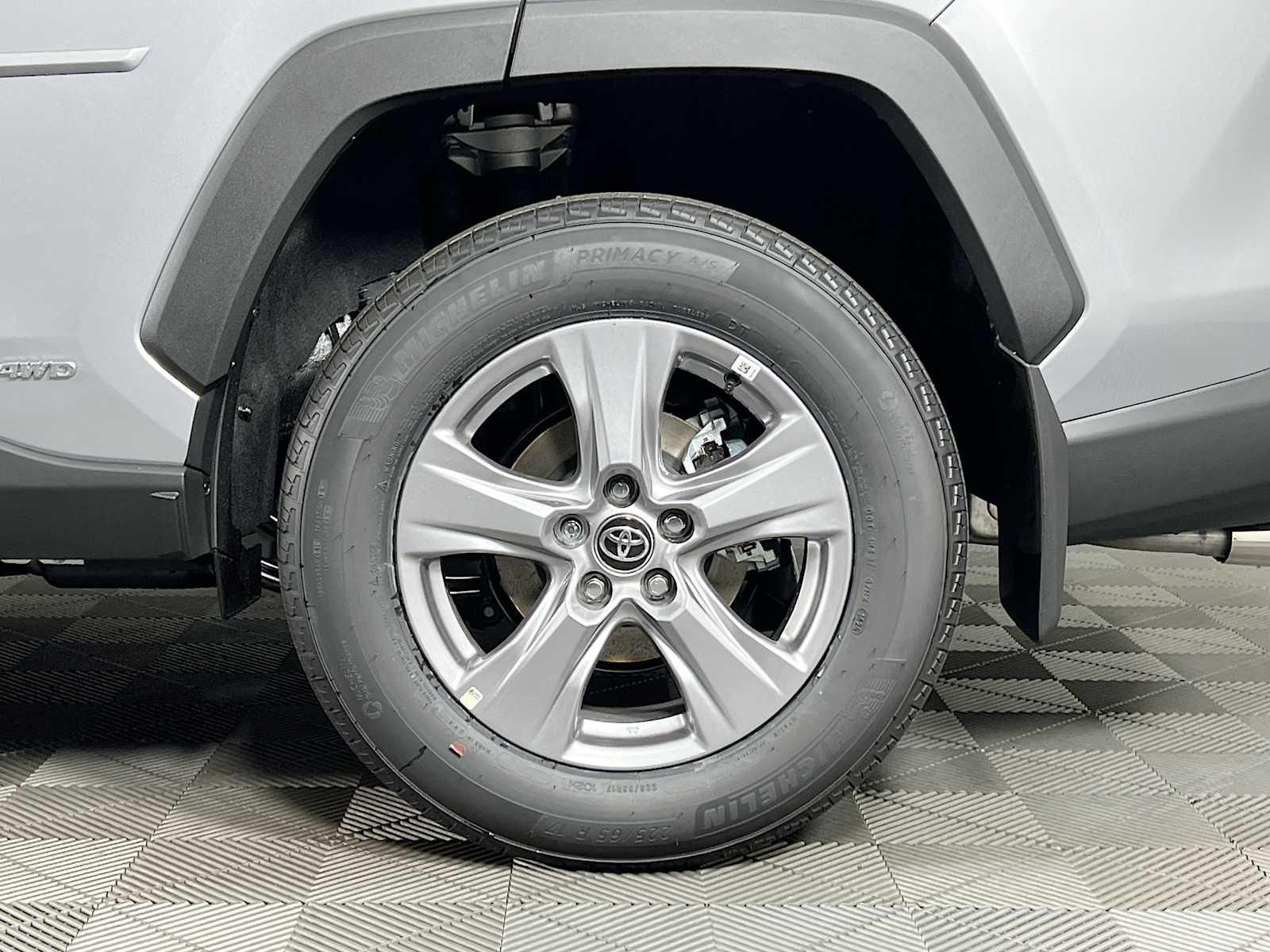 2025 Toyota RAV4 Hybrid LE - Photo 19