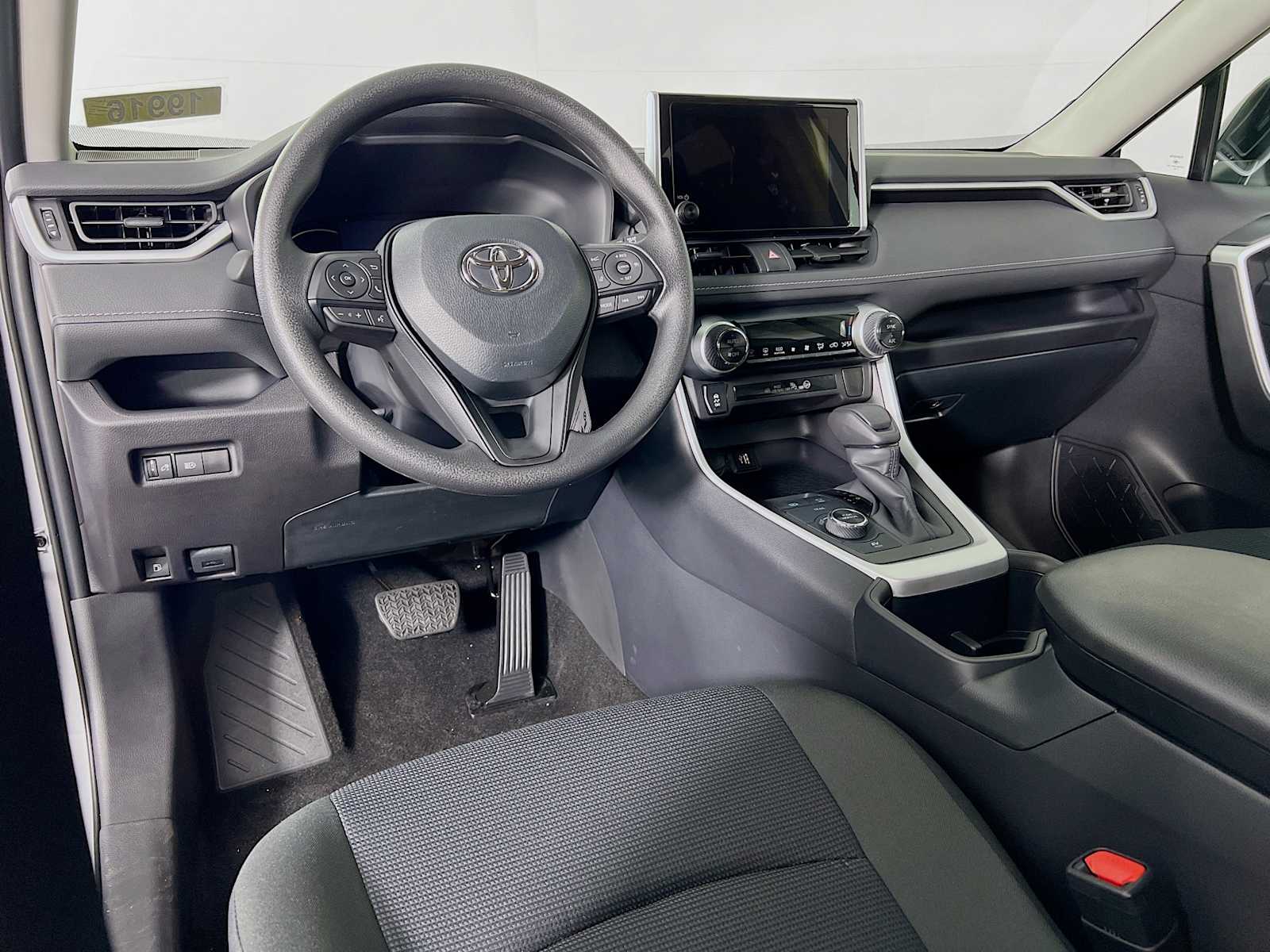 2025 Toyota RAV4 Hybrid LE - Photo 6