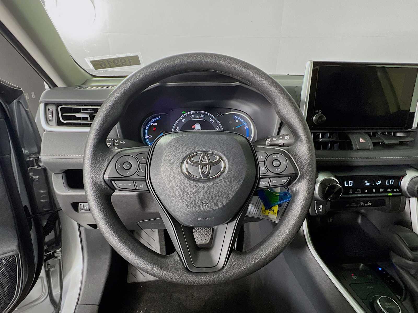 2025 Toyota RAV4 Hybrid LE - Photo 7