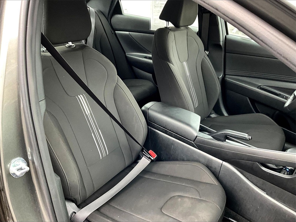 2025 Hyundai Elantra SEL Sport - Photo 11