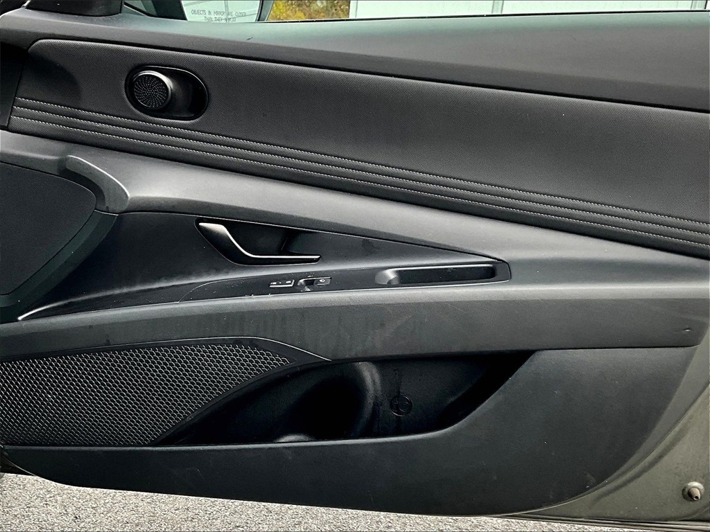 2025 Hyundai Elantra SEL Sport - Photo 12