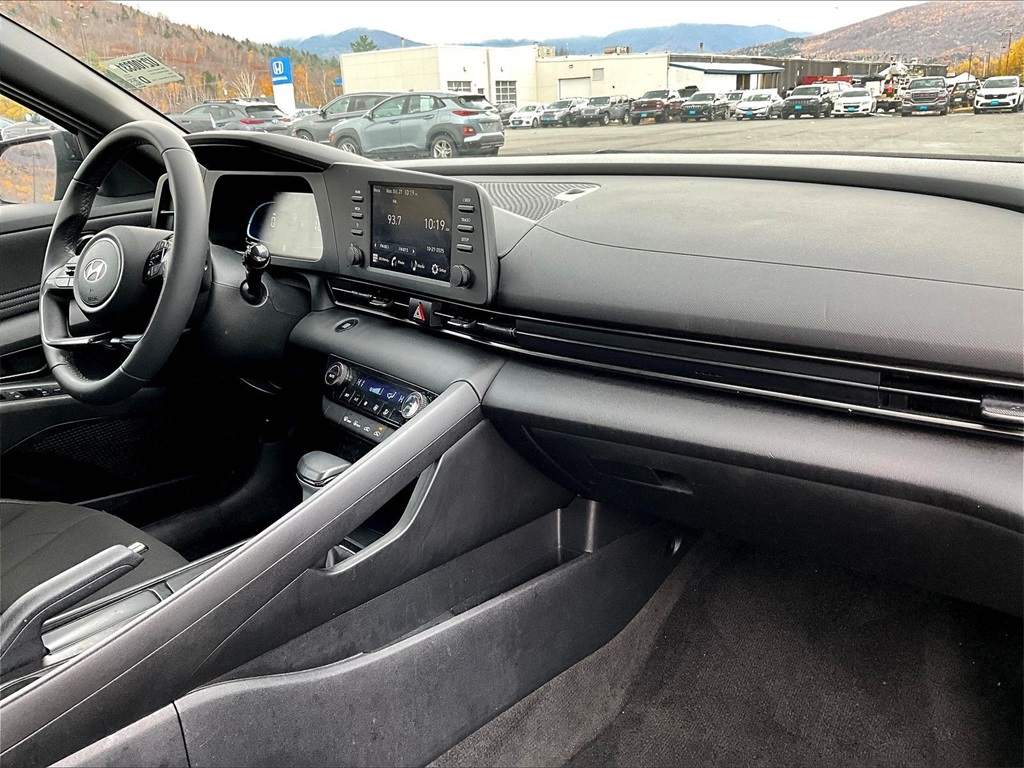 2025 Hyundai Elantra SEL Sport - Photo 14