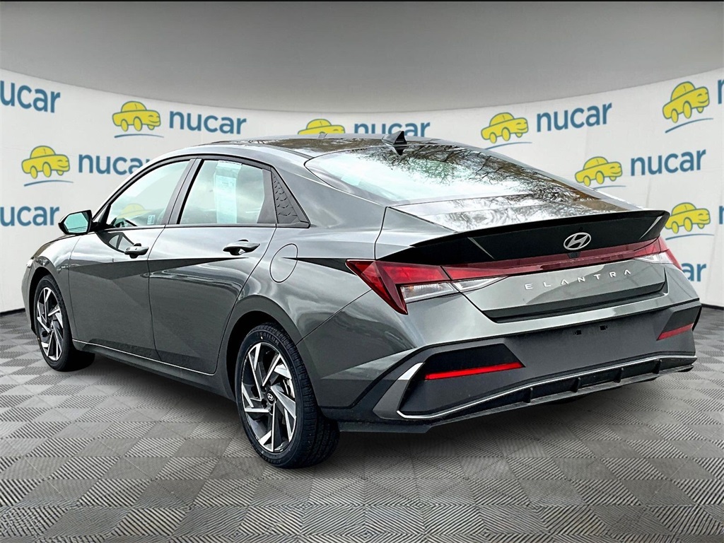 2025 Hyundai Elantra SEL Sport - Photo 4