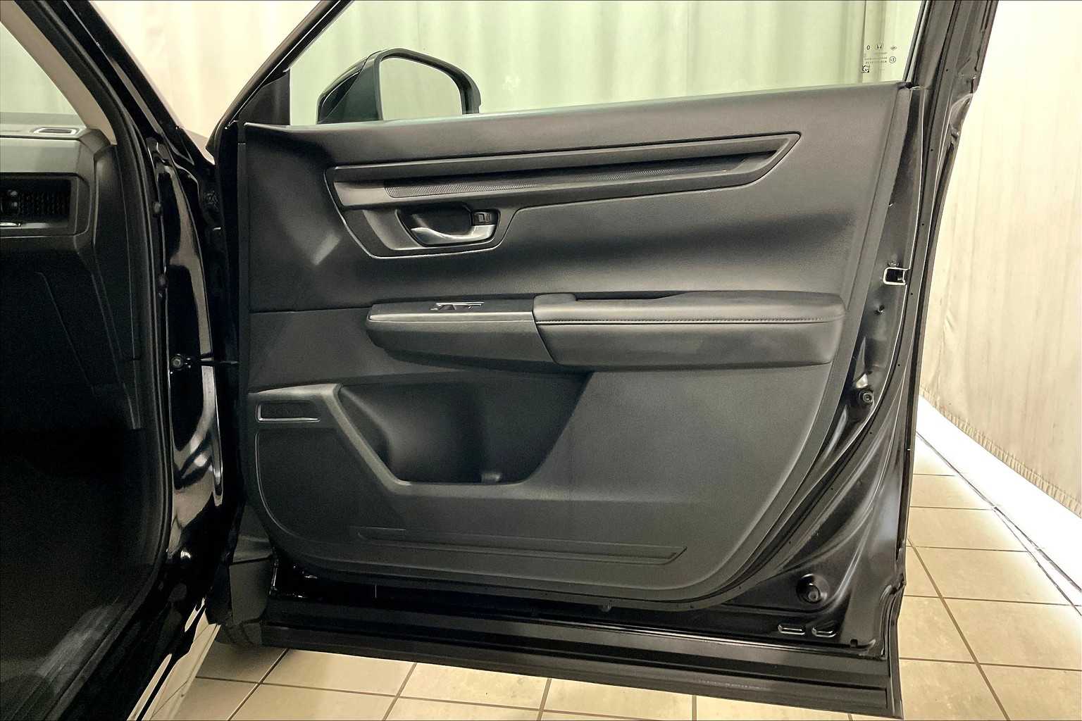 2023 Honda CR-V LX - Photo 12