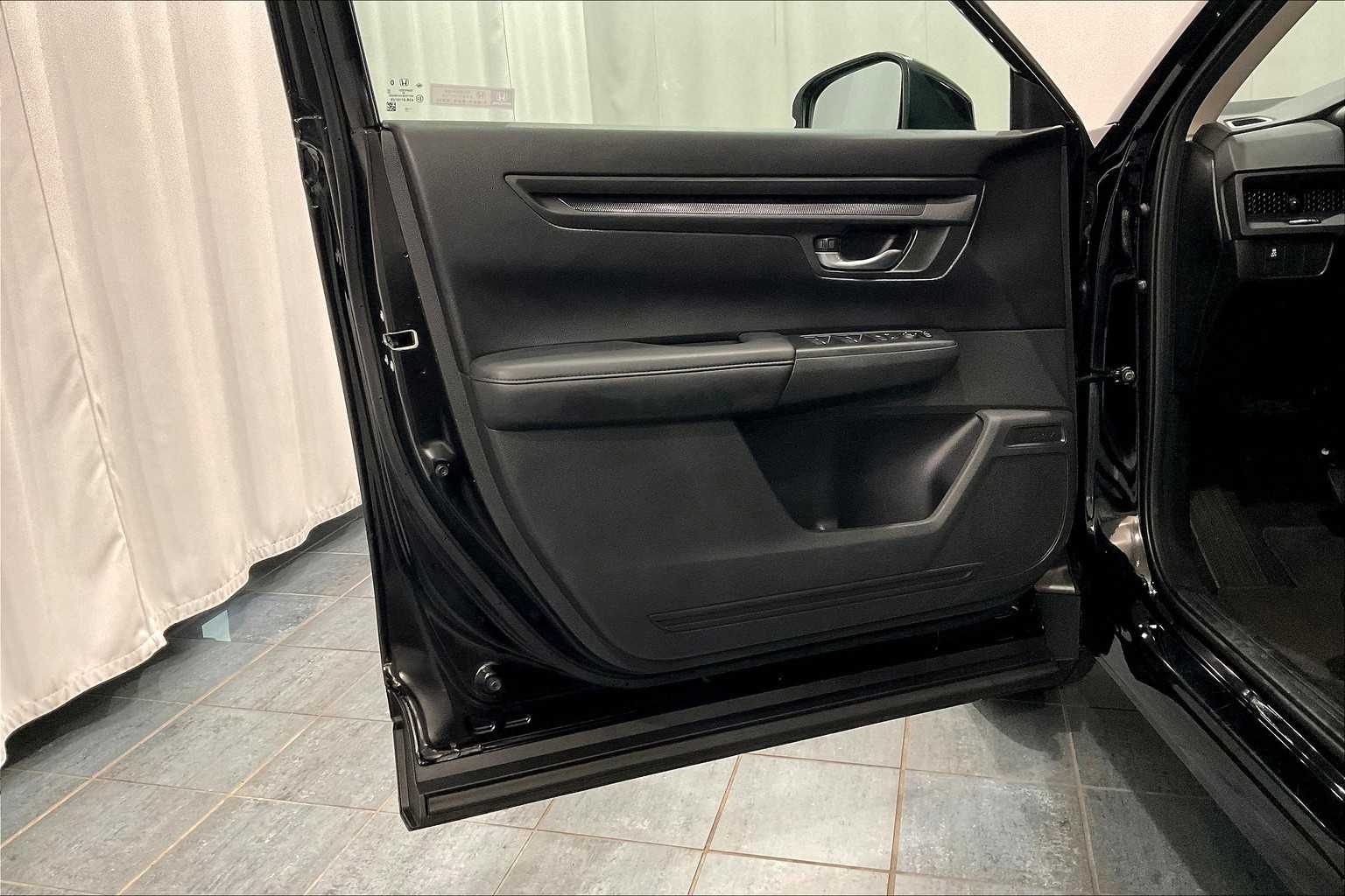 2023 Honda CR-V LX - Photo 9