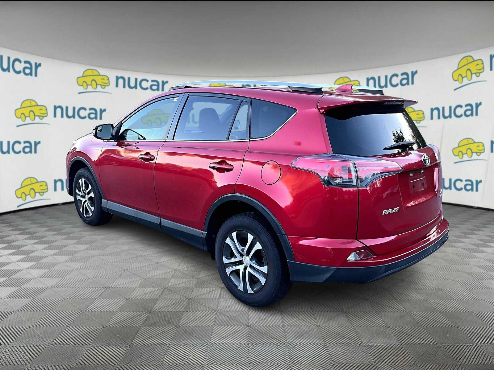 2016 Toyota RAV4 LE - Photo 3