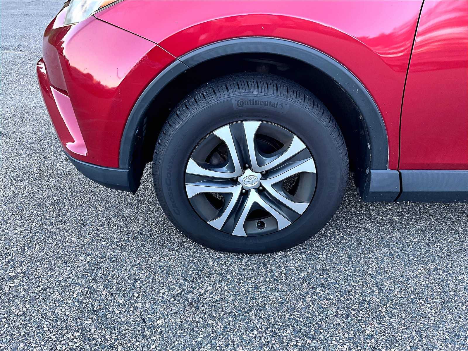 2016 Toyota RAV4 LE - Photo 4
