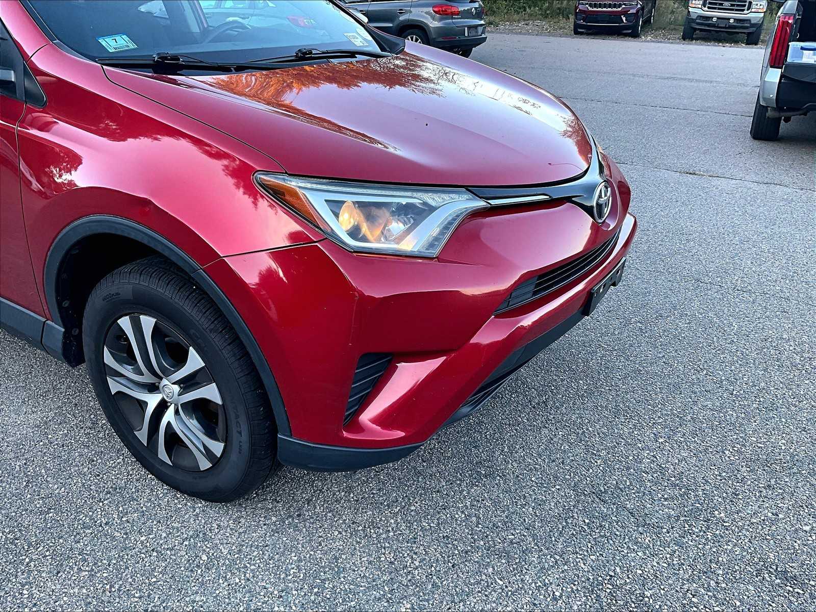 2016 Toyota RAV4 LE - Photo 5
