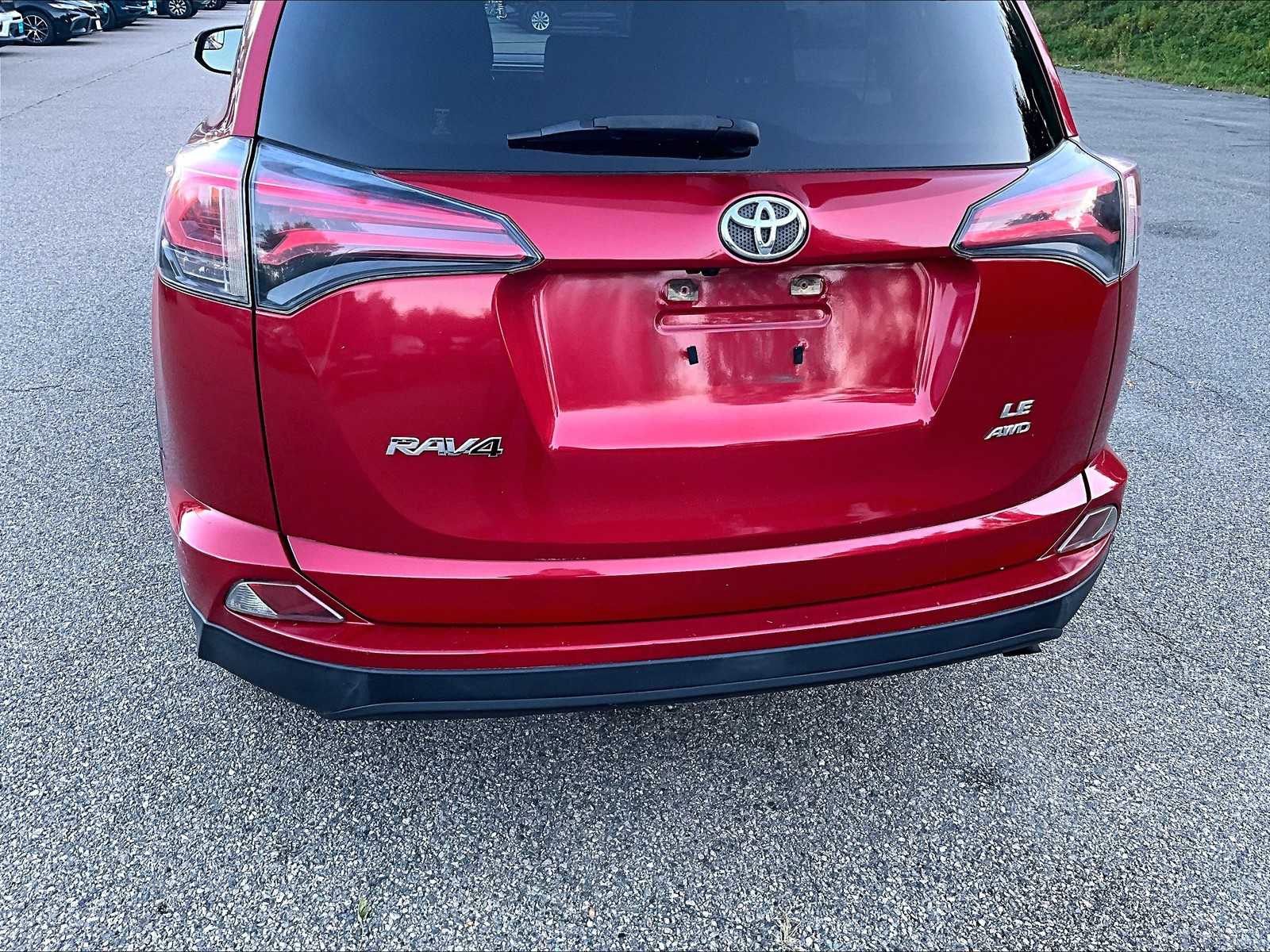 2016 Toyota RAV4 LE - Photo 7