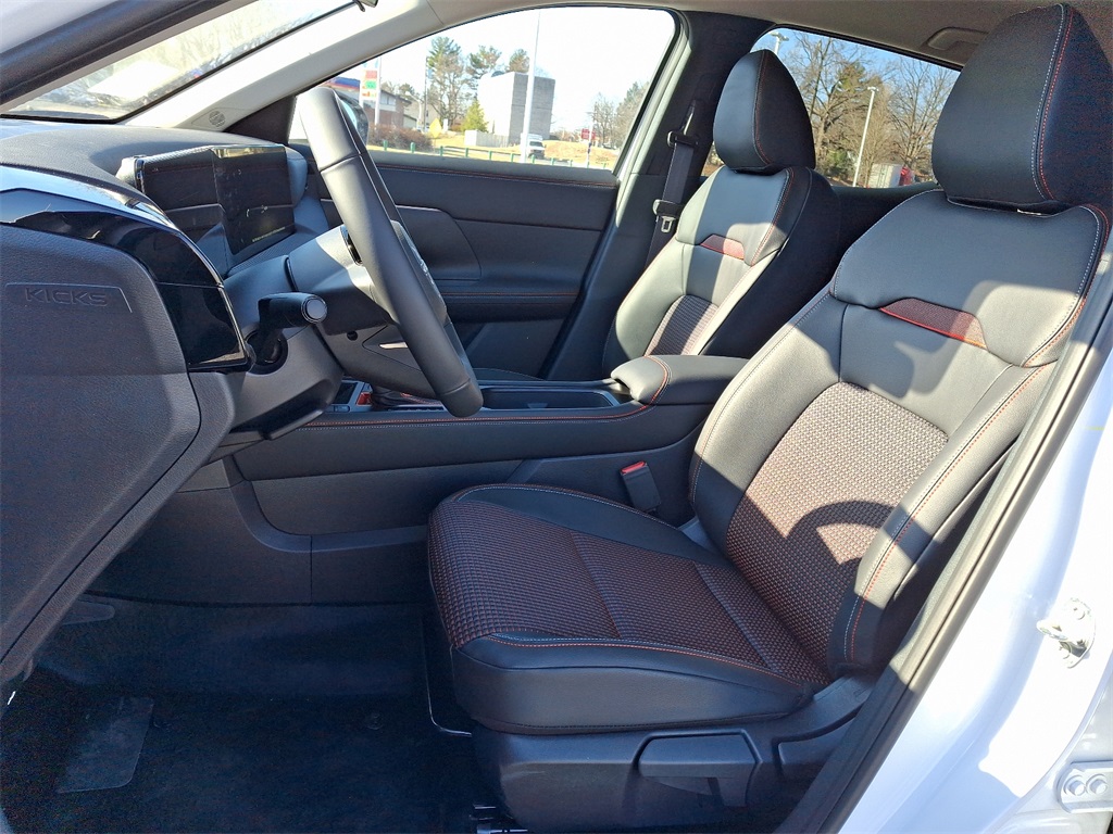 2025 Nissan Kicks SR - Photo 9
