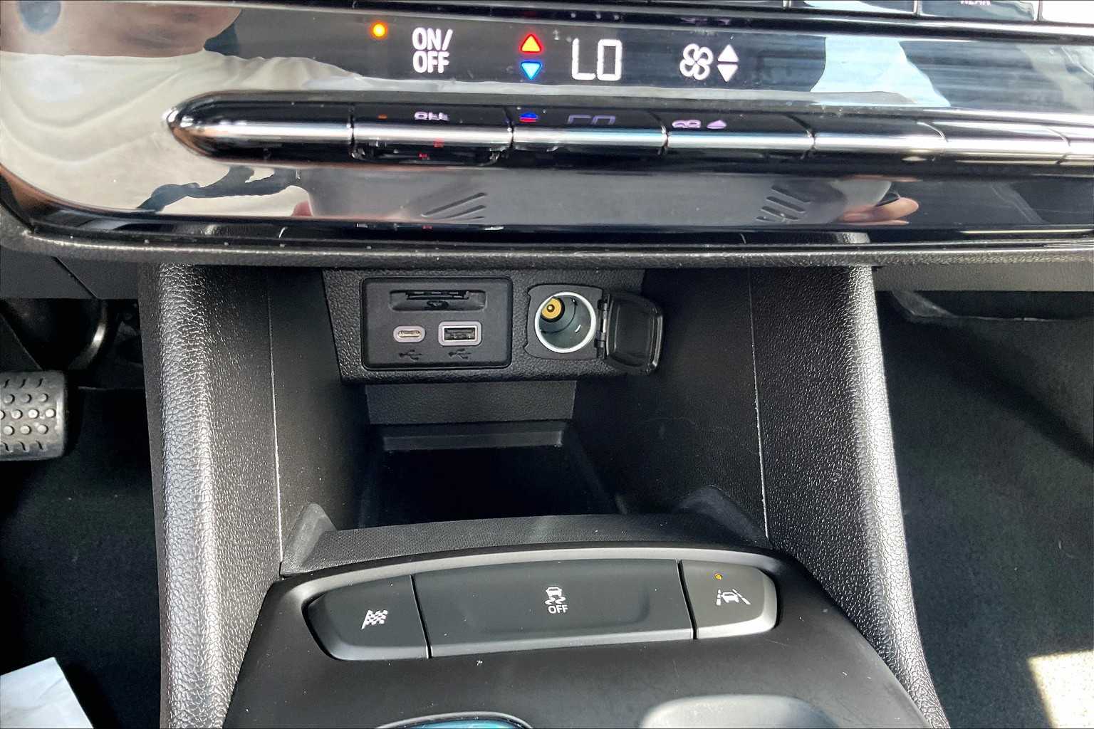 2023 Chevrolet Bolt EV 1LT - Photo 25