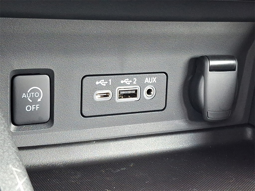 2025 Nissan Sentra SV - Photo 14