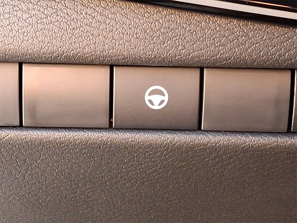2025 Nissan Kicks SR - Photo 18