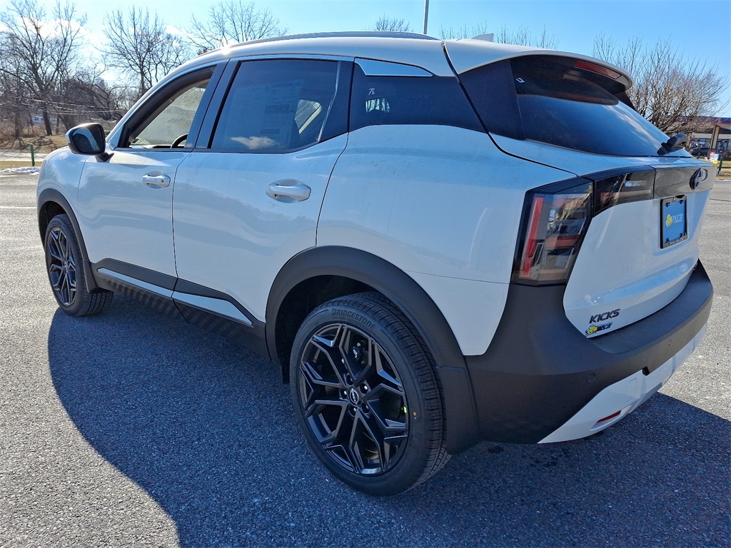 2025 Nissan Kicks SR - Photo 3
