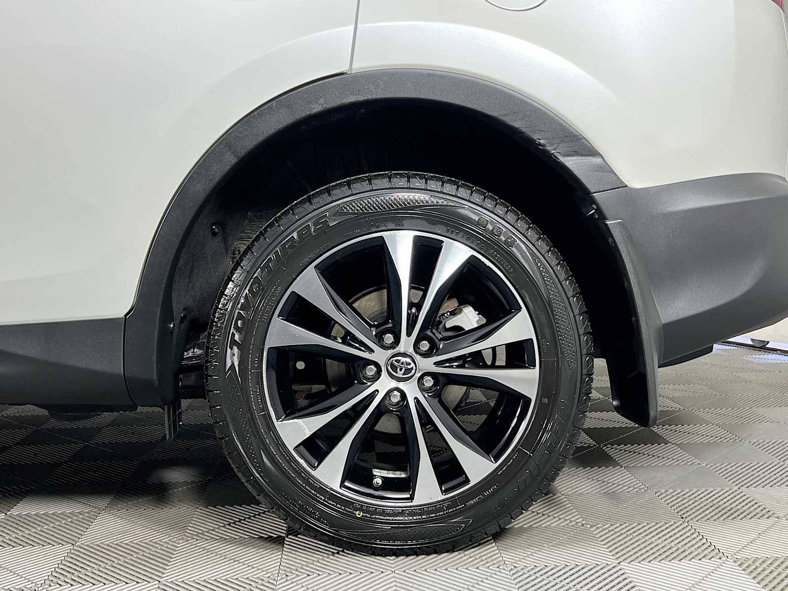 2015 Toyota RAV4 Limited - Photo 32