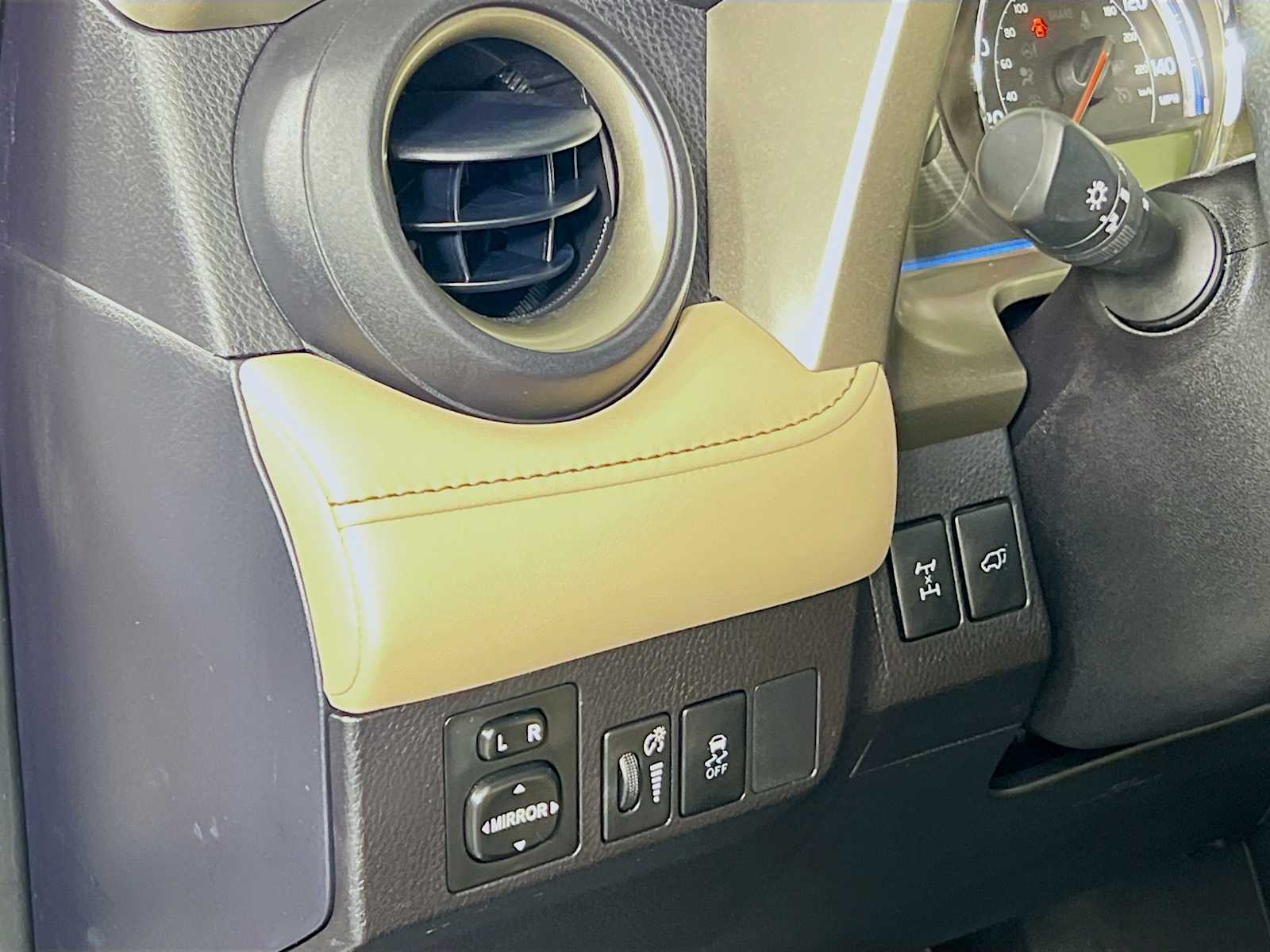 2015 Toyota RAV4 Limited - Photo 10