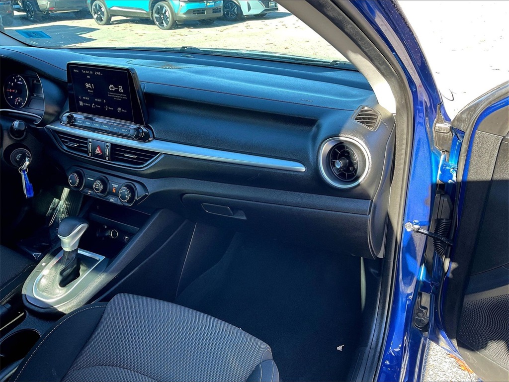 2023 Kia Forte LXS - Photo 12