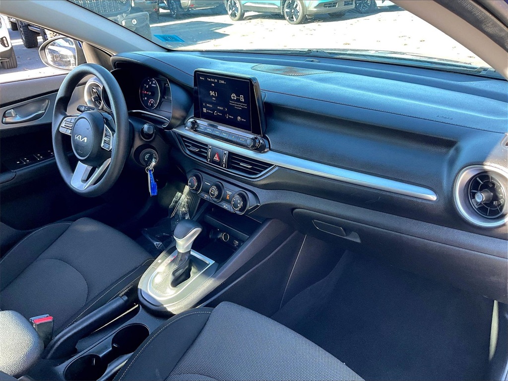 2023 Kia Forte LXS - Photo 13