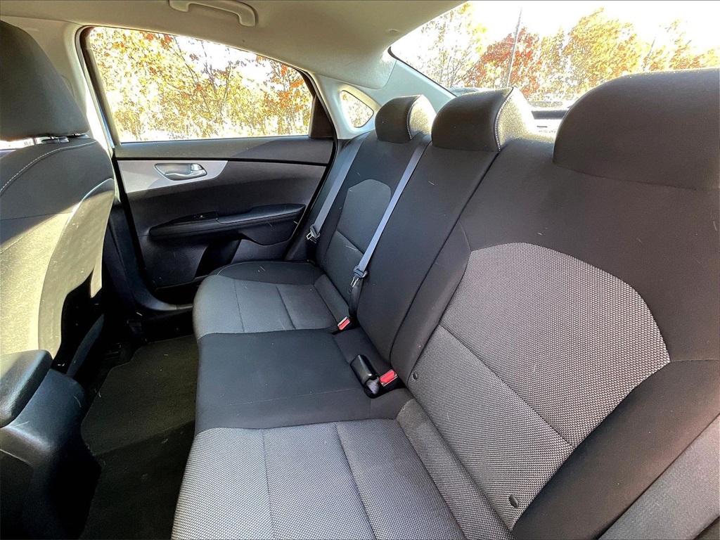 2023 Kia Forte LXS - Photo 14