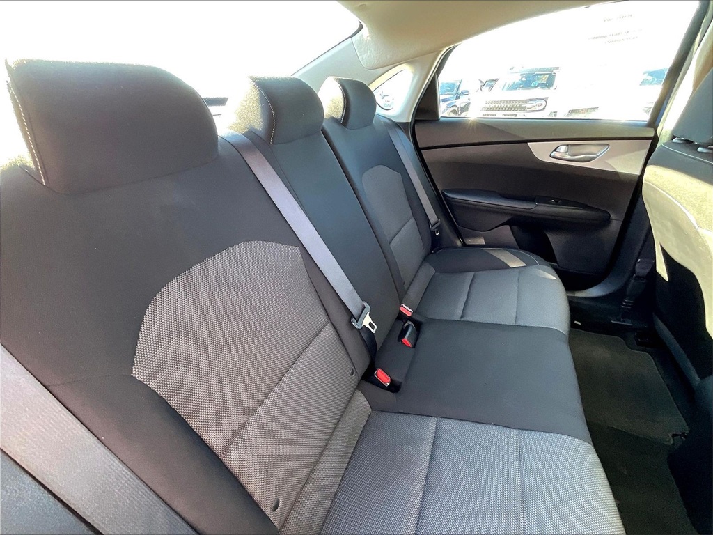 2023 Kia Forte LXS - Photo 15