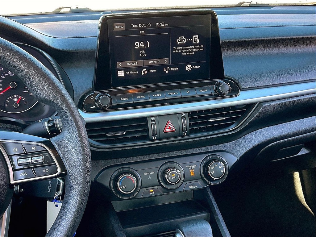 2023 Kia Forte LXS - Photo 17