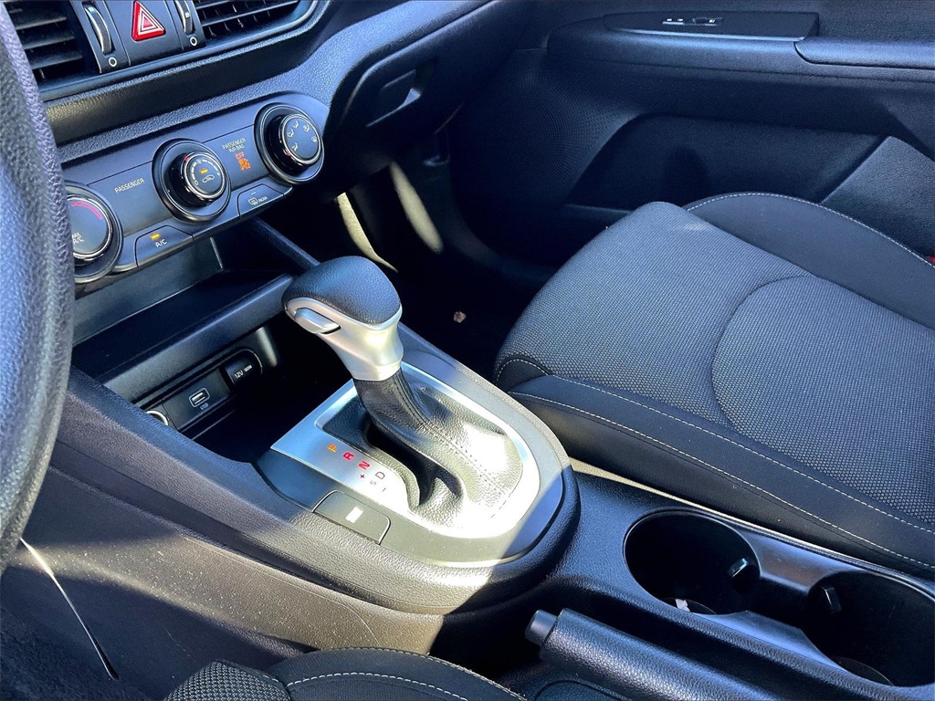 2023 Kia Forte LXS - Photo 19