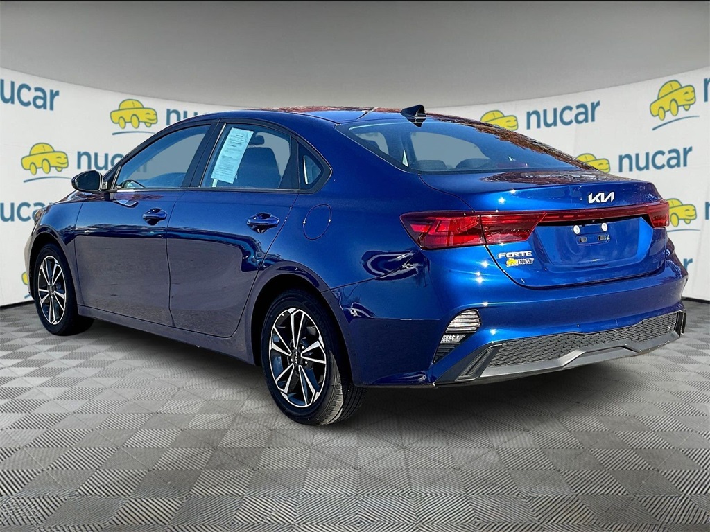 2023 Kia Forte LXS - Photo 4