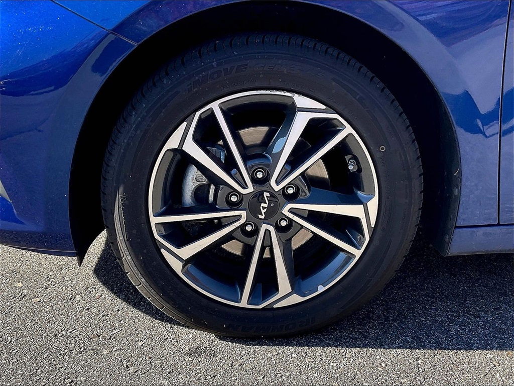 2023 Kia Forte LXS - Photo 7