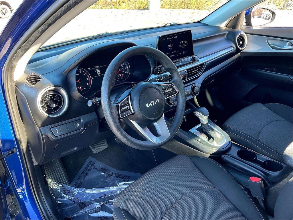 2023 Kia Forte LXS - Photo 8