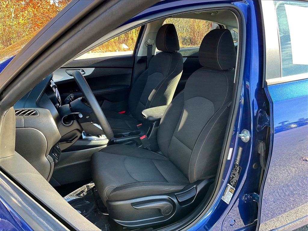 2023 Kia Forte LXS - Photo 9
