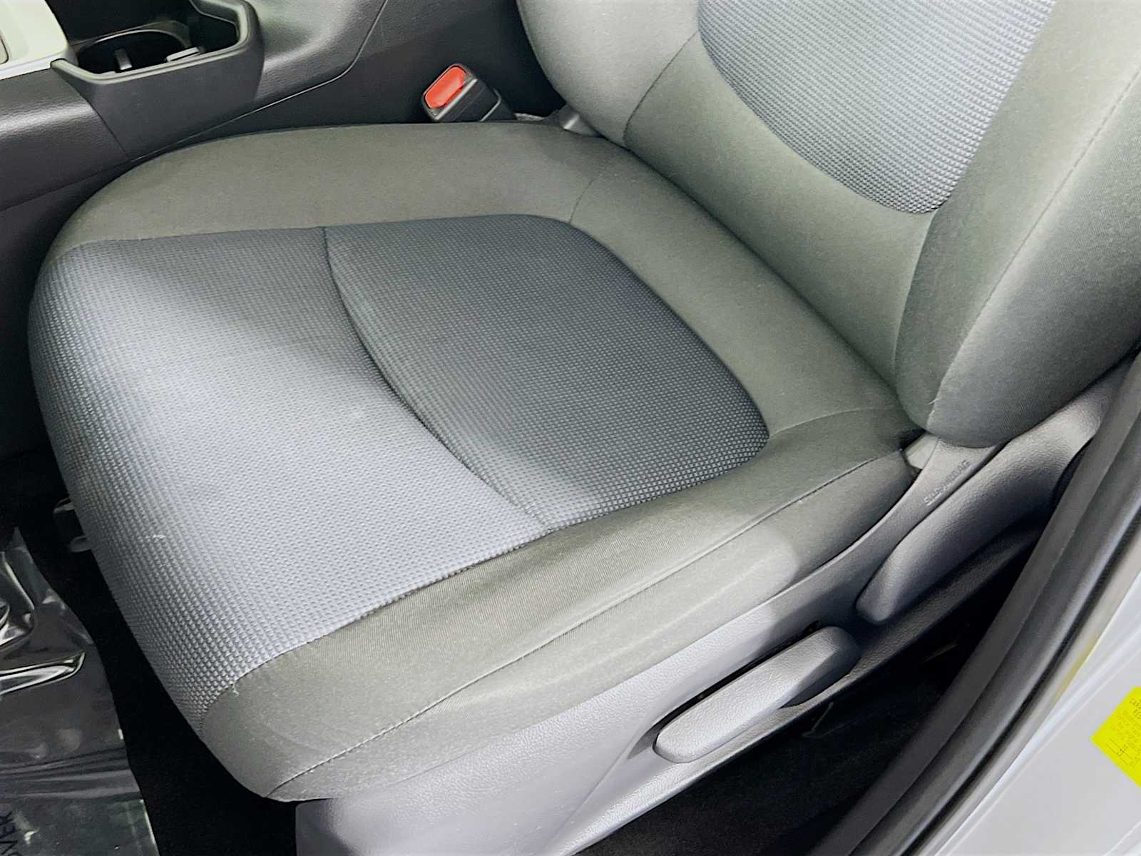 2024 Toyota RAV4 Hybrid LE - Photo 19