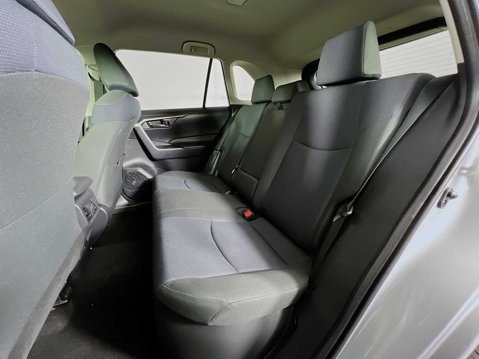 2024 Toyota RAV4 Hybrid LE - Photo 23
