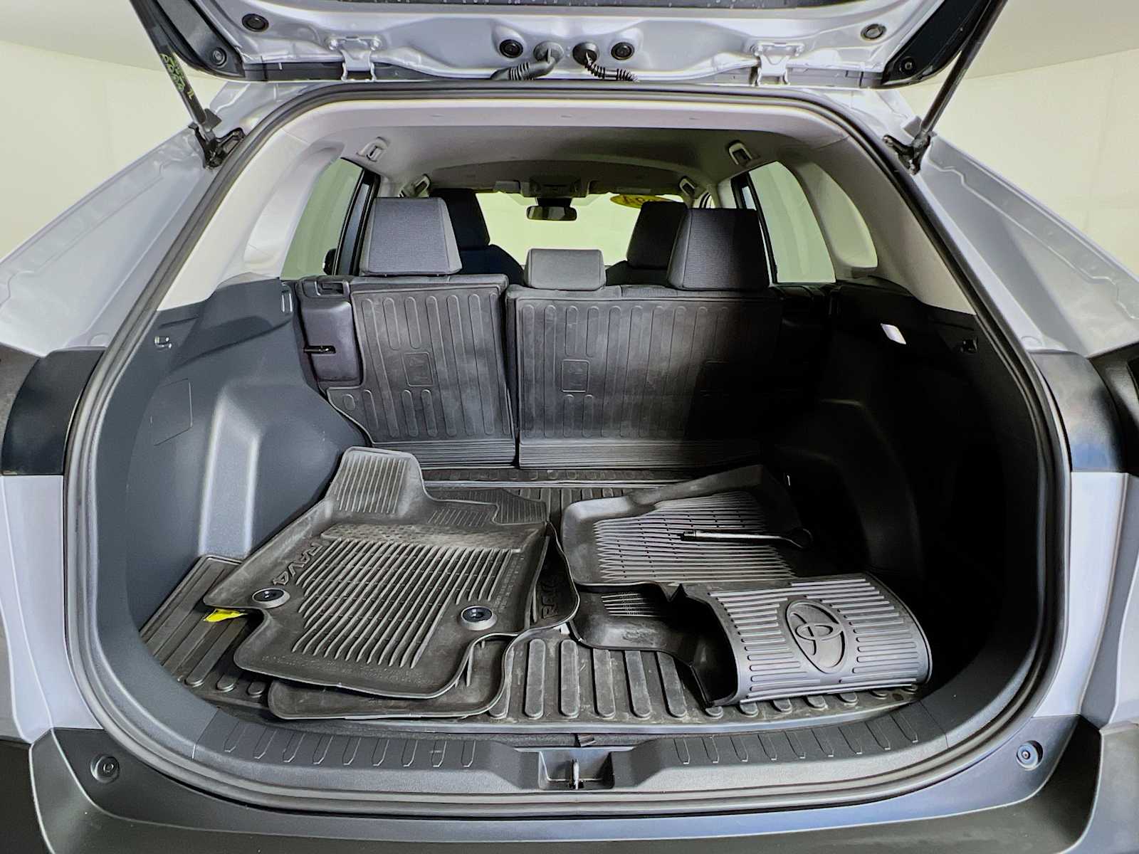 2024 Toyota RAV4 Hybrid LE - Photo 25