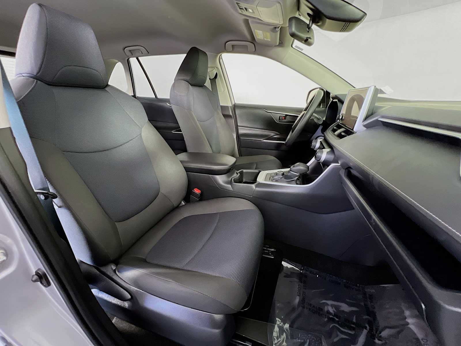 2024 Toyota RAV4 Hybrid LE - Photo 27