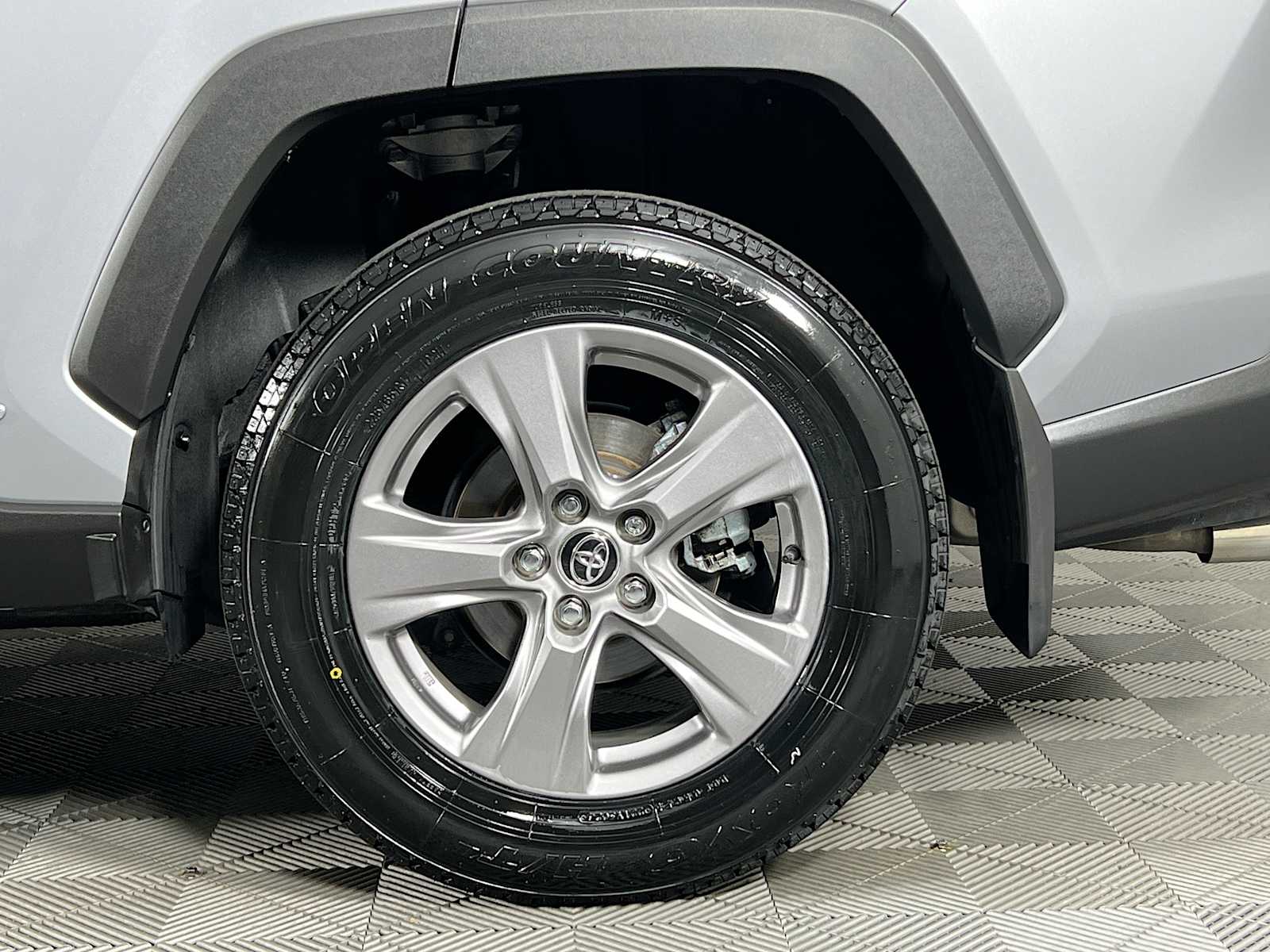 2024 Toyota RAV4 Hybrid LE - Photo 30