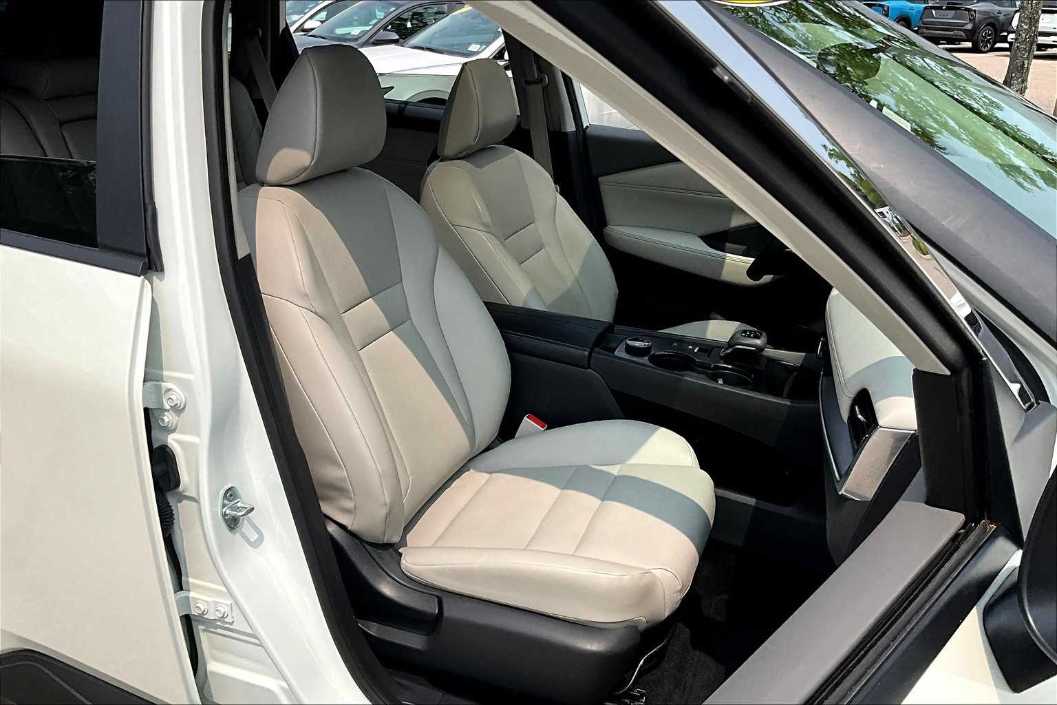 2023 Nissan Rogue SV - Photo 11