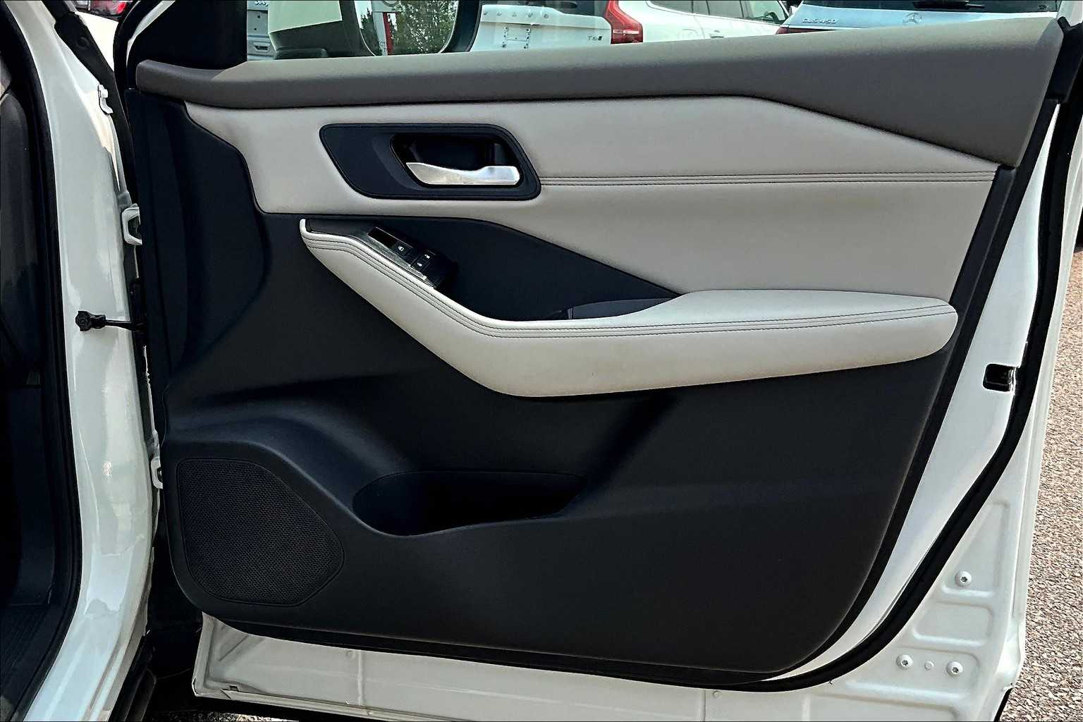 2023 Nissan Rogue SV - Photo 12