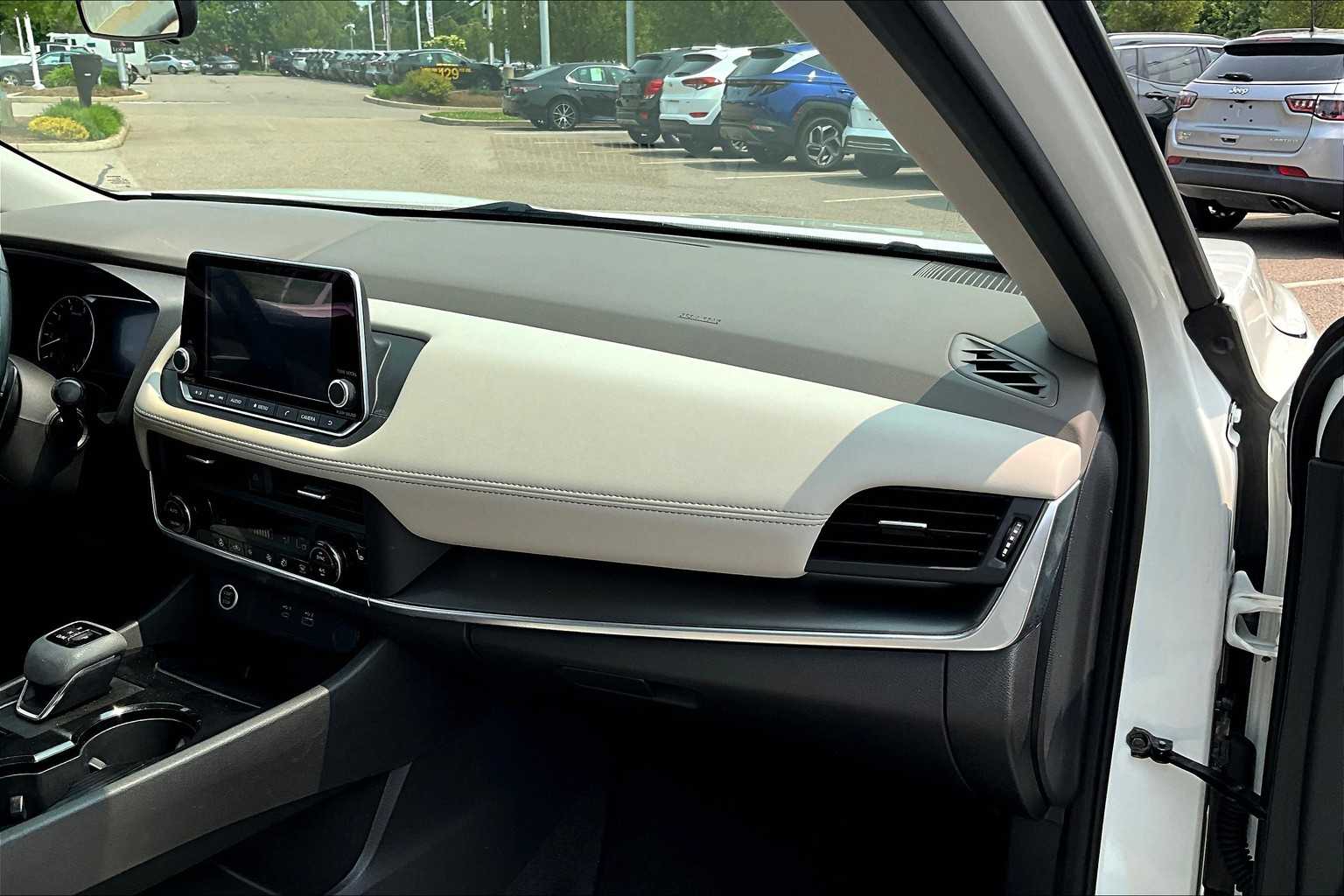 2023 Nissan Rogue SV - Photo 13