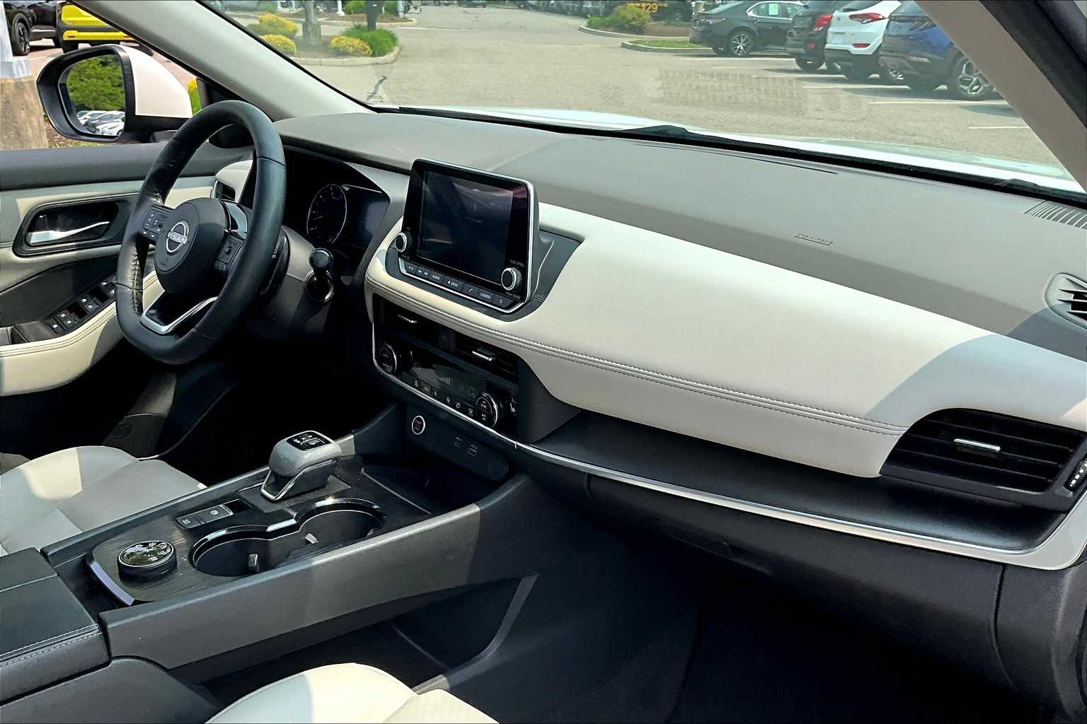 2023 Nissan Rogue SV - Photo 14